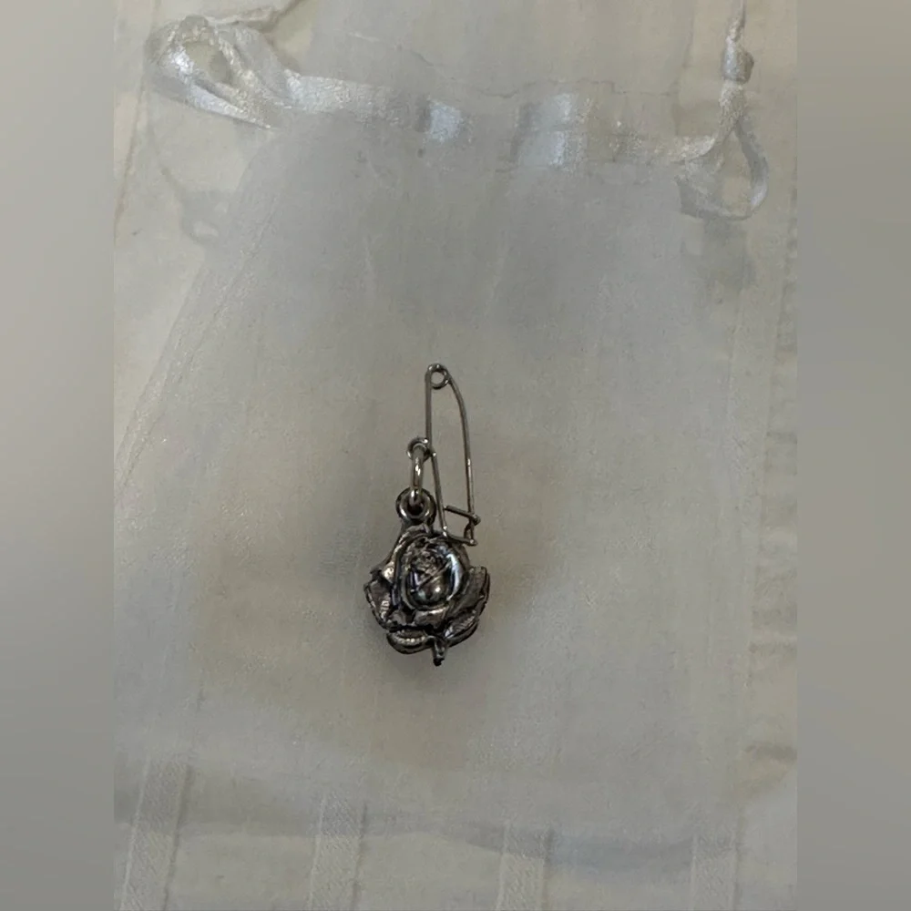 Vintage religious safety pin brooch guardian angel or the Divine Child Jesus.